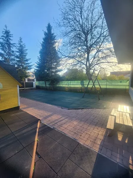 Otopeni, vila inchiriata unei gradinite se vinde cu chirias sau fara