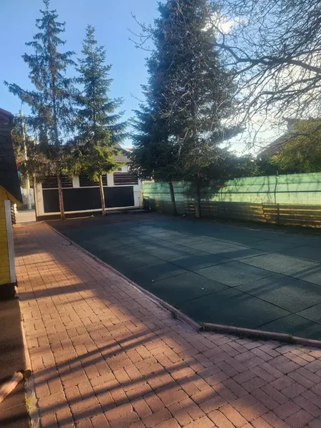 Otopeni, vila inchiriata unei gradinite se vinde cu chirias sau fara