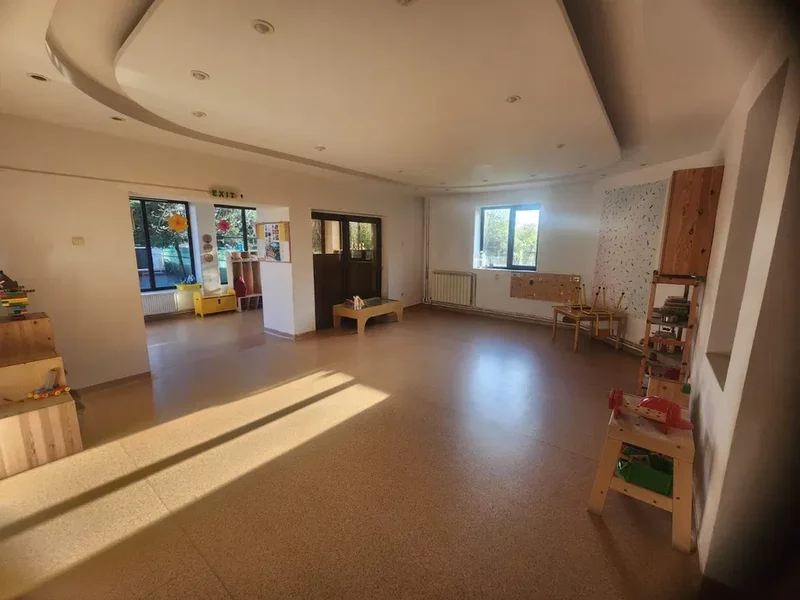 Otopeni, vila inchiriata unei gradinite se vinde cu chirias sau fara